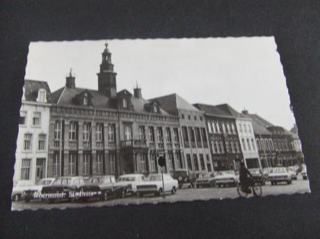 Roermond oude stadhuis parkeerplaats oude auto's